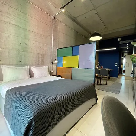 Ambassador Skyline Aparthotel 4*