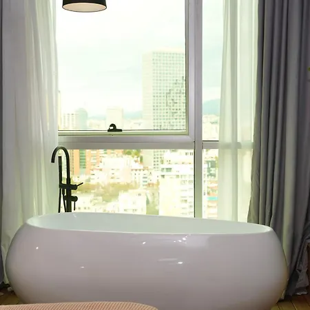 Ambassador Skyline Aparthotel 4*