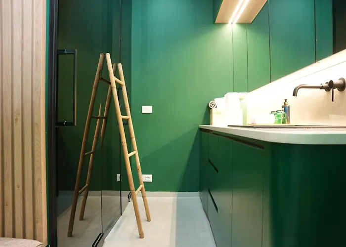 Ambassador Skyline Aparthotel 4*