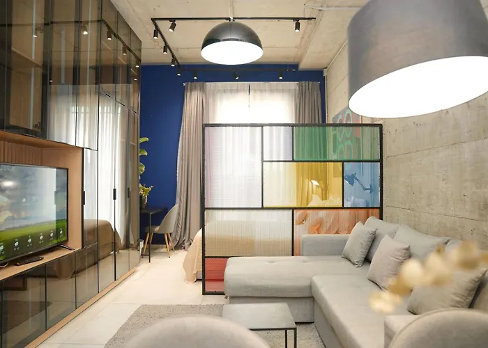 Ambassador Skyline Aparthotel 4*