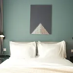 Ambassador Skyline Aparthotel 4*