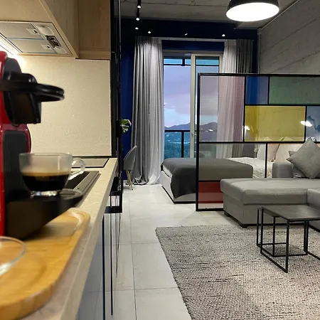 Ambassador Skyline Aparthotel 4*