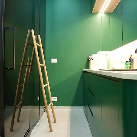 Ambassador Skyline Aparthotel 4*