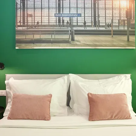 Ambassador Skyline 4* تيرانا