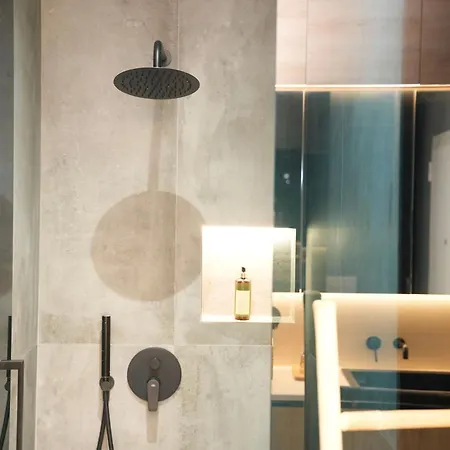 Ambassador Skyline 4* تيرانا