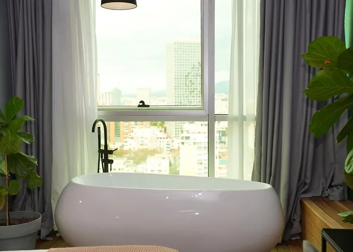 Ambassador Skyline Aparthotel 4*