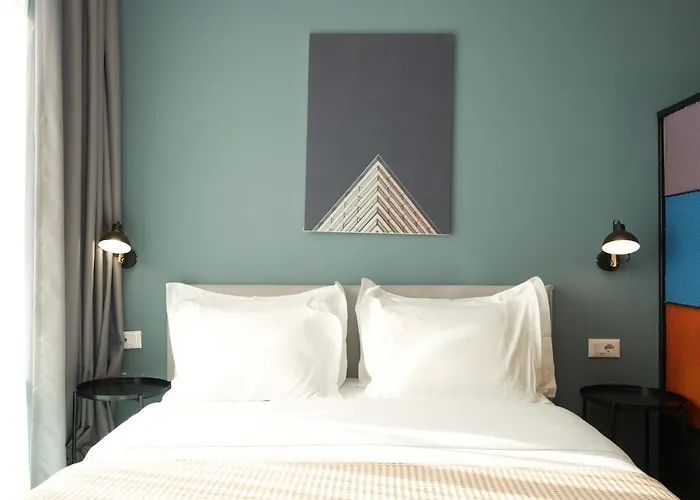 Ambassador Skyline Aparthotel 4*